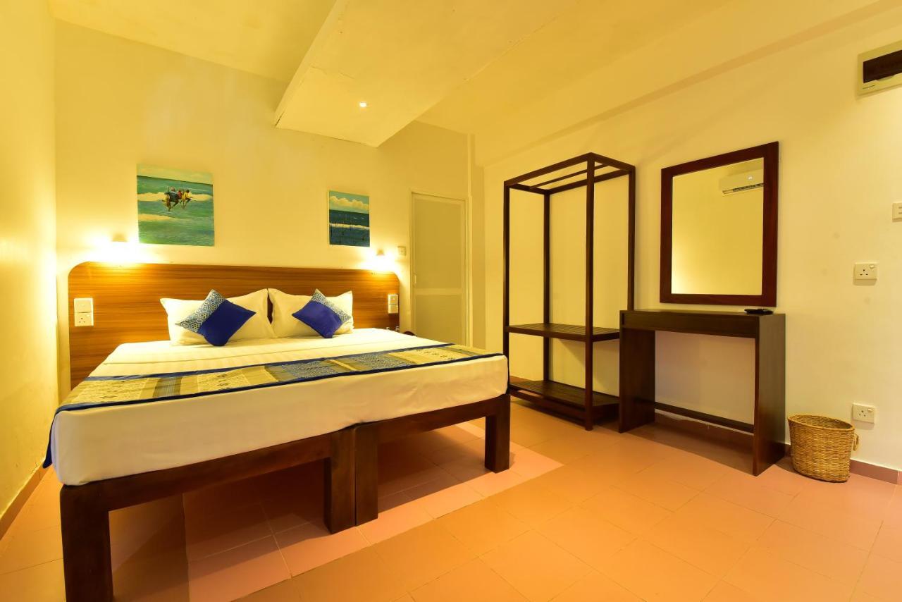 Lucky Seven Beach Resort ฮิกคาดูวา ภายนอก รูปภาพ