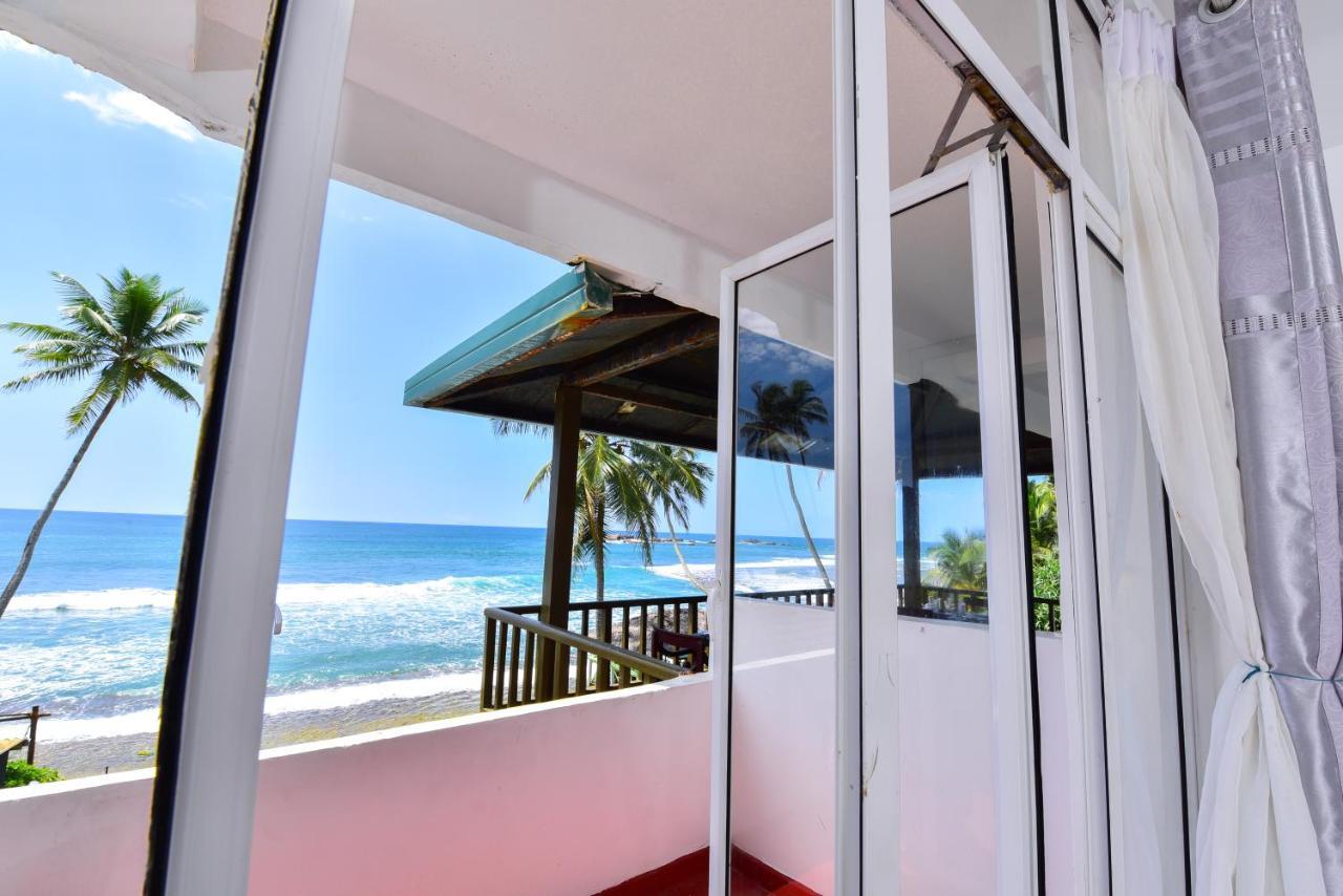 Lucky Seven Beach Resort ฮิกคาดูวา ภายนอก รูปภาพ