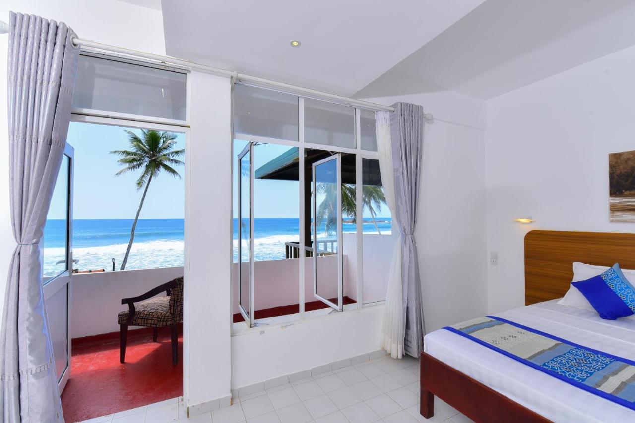 Lucky Seven Beach Resort ฮิกคาดูวา ภายนอก รูปภาพ