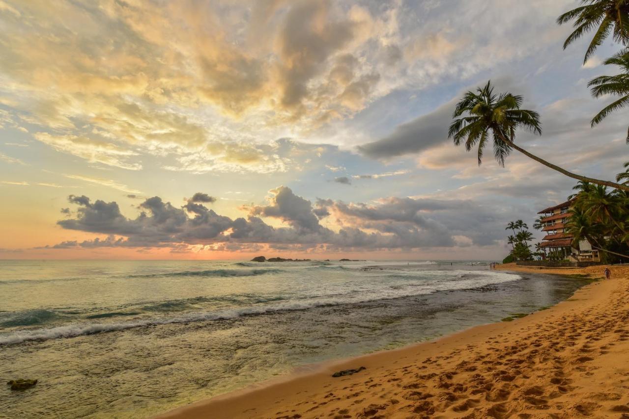 Lucky Seven Beach Resort ฮิกคาดูวา ภายนอก รูปภาพ