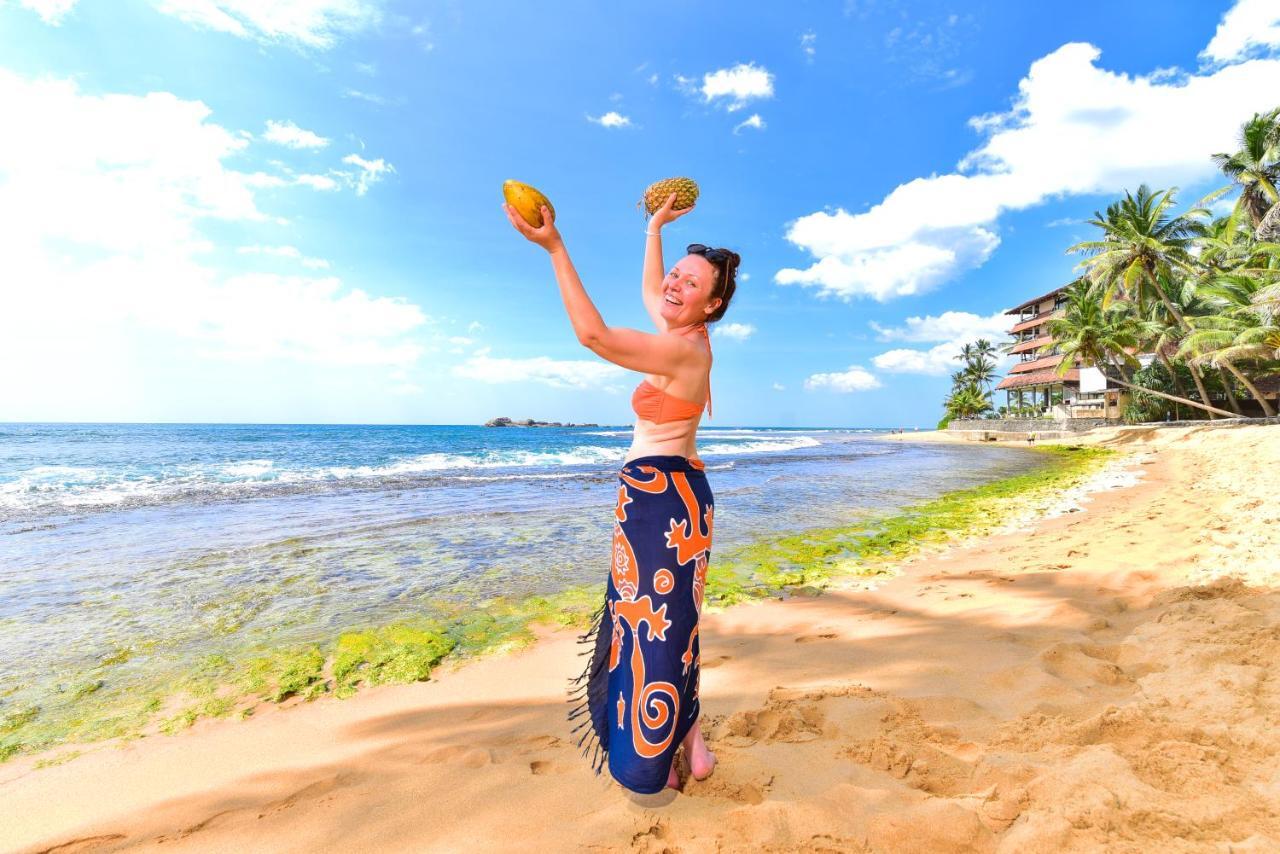 Lucky Seven Beach Resort ฮิกคาดูวา ภายนอก รูปภาพ