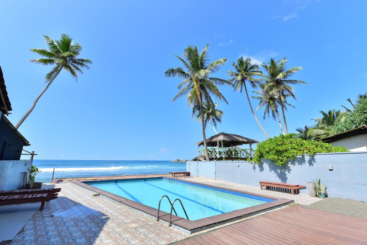 Lucky Seven Beach Resort ฮิกคาดูวา ภายนอก รูปภาพ